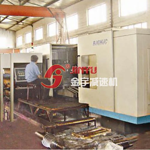 大型數(shù)控用包絡(luò)機(jī)床GJK75加工蝸桿